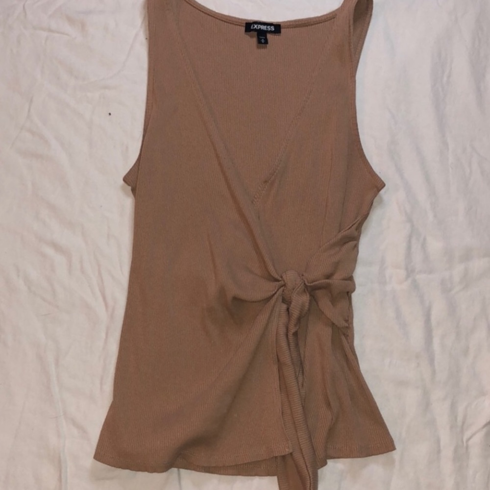 Cute Express top - Picture 2 of 3